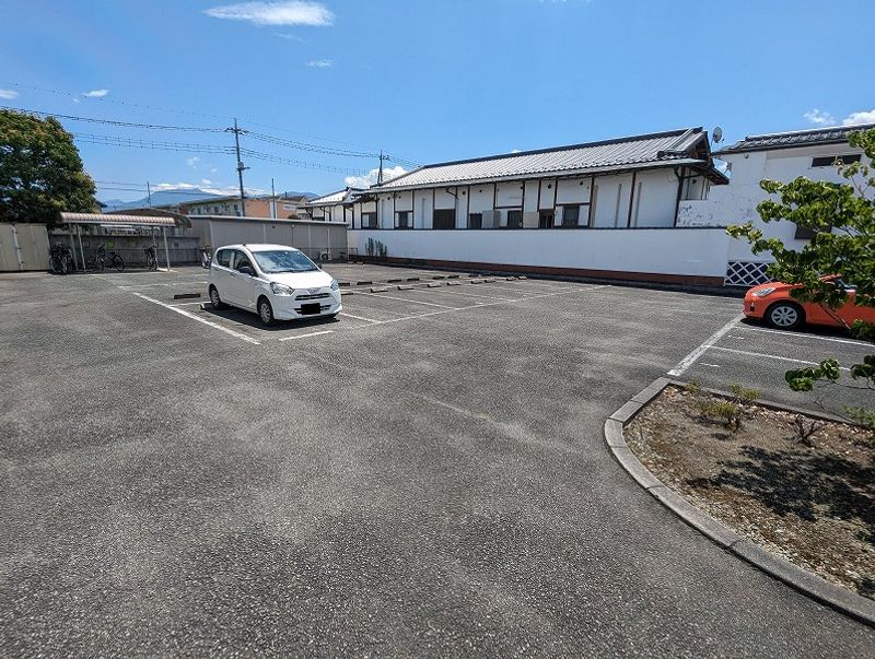 レオパレスドリーミー堀之内 駐車場
