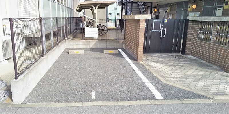 レオパレスゴールデン　ゴンタ 駐車場