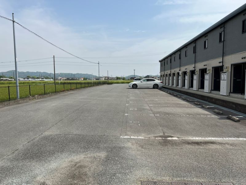 レオパレス初田道 駐車場