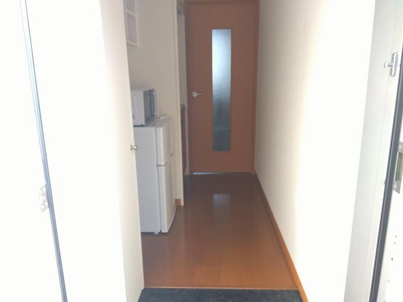レオパレス富 玄関