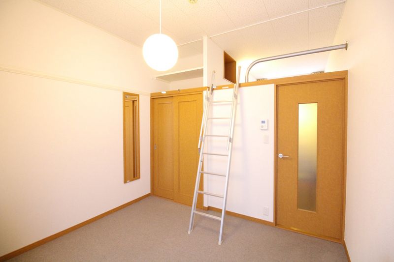 レオパレスなでしこ荘 居間