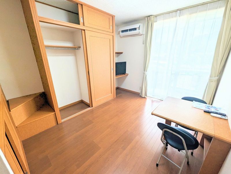 レオパレスひかる２１ 居間