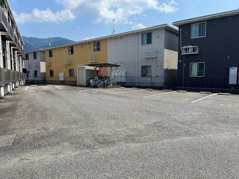 レオネクスト梅の里Ⅱ 駐車場