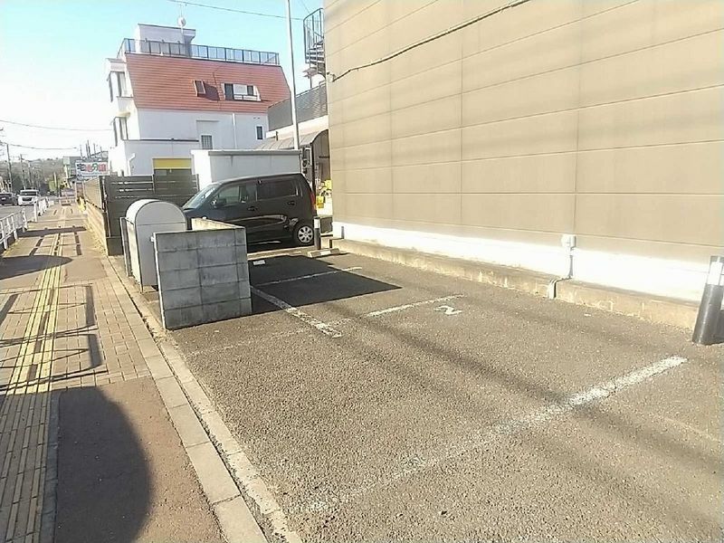 レオパレスファンタジスタ 駐車場