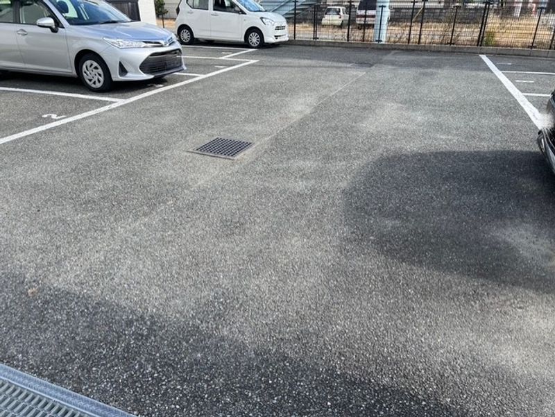 レオパレスシャルマン八田 駐車場