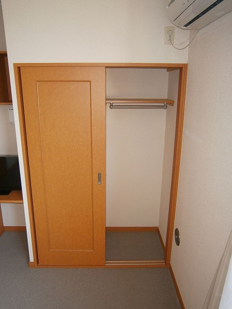 レオパレスＹＯＳＨＩＤＡ 収納