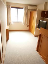 レオパレスグリーンハイツ１号 居間