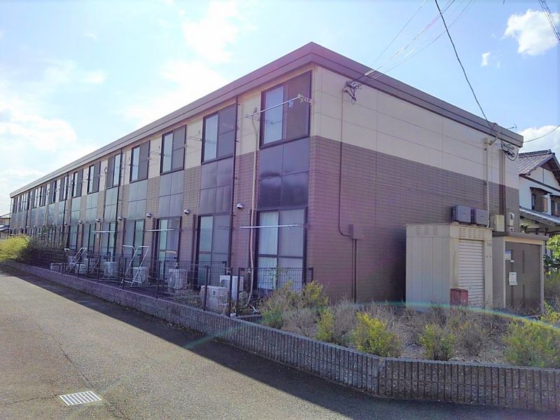 レオパレス新名 外観
