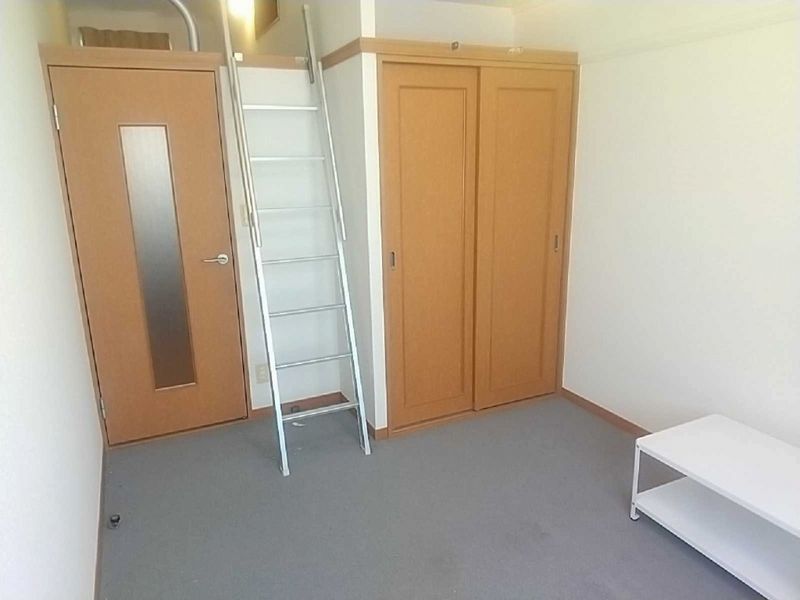 レオパレス七国レオン 居間