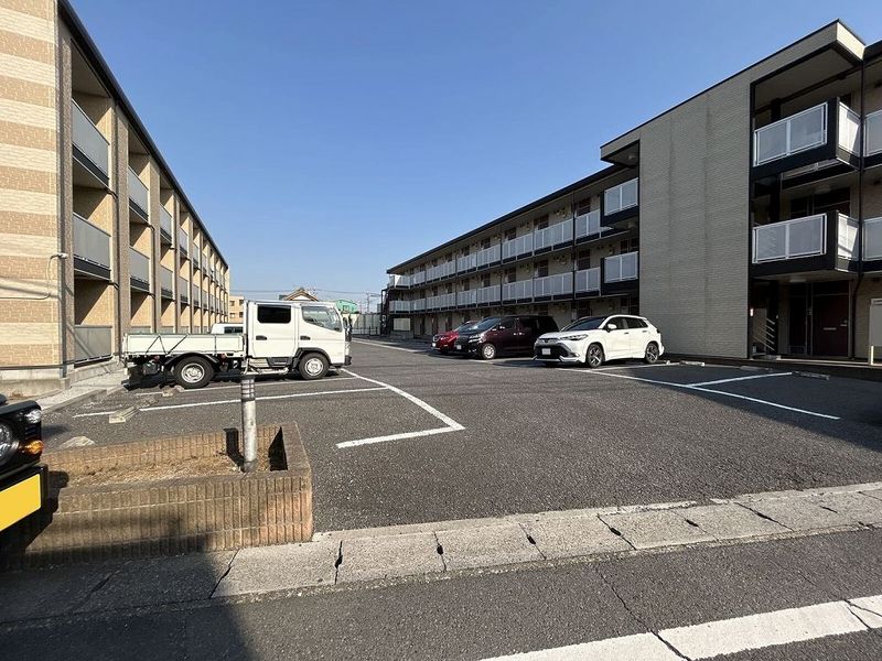 レオパレス壇 駐車場