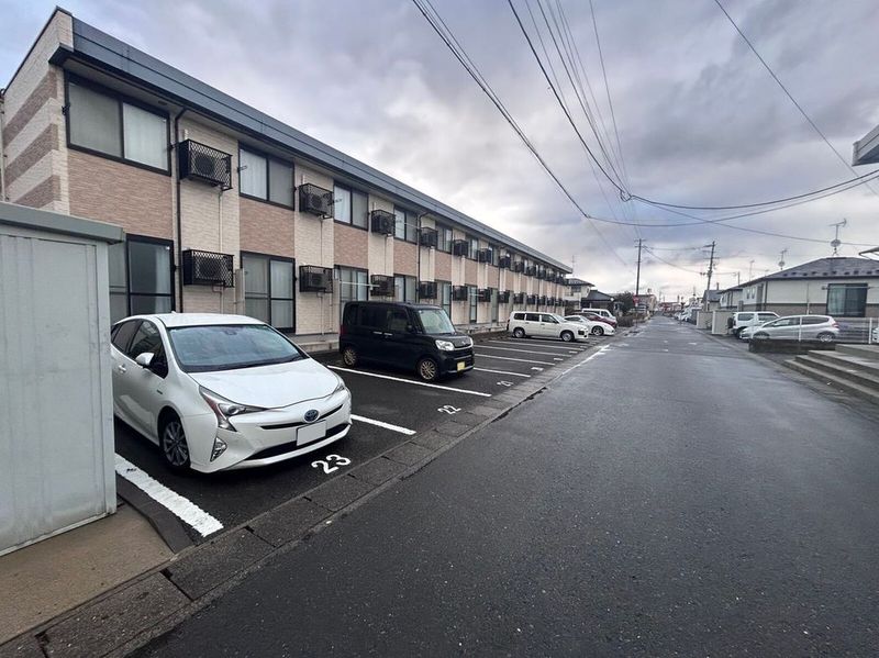 leopalace Riverside Asaka W 停车场