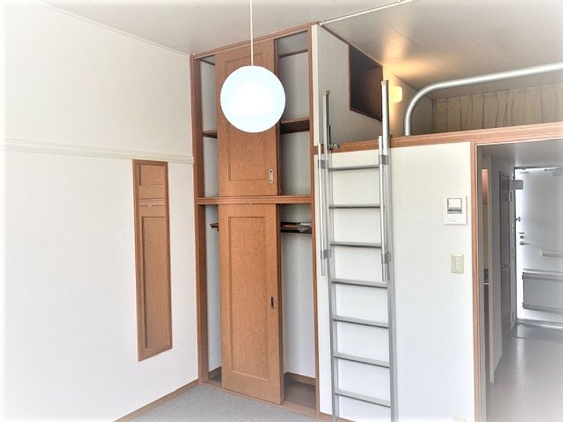レオパレスカトレア 居間