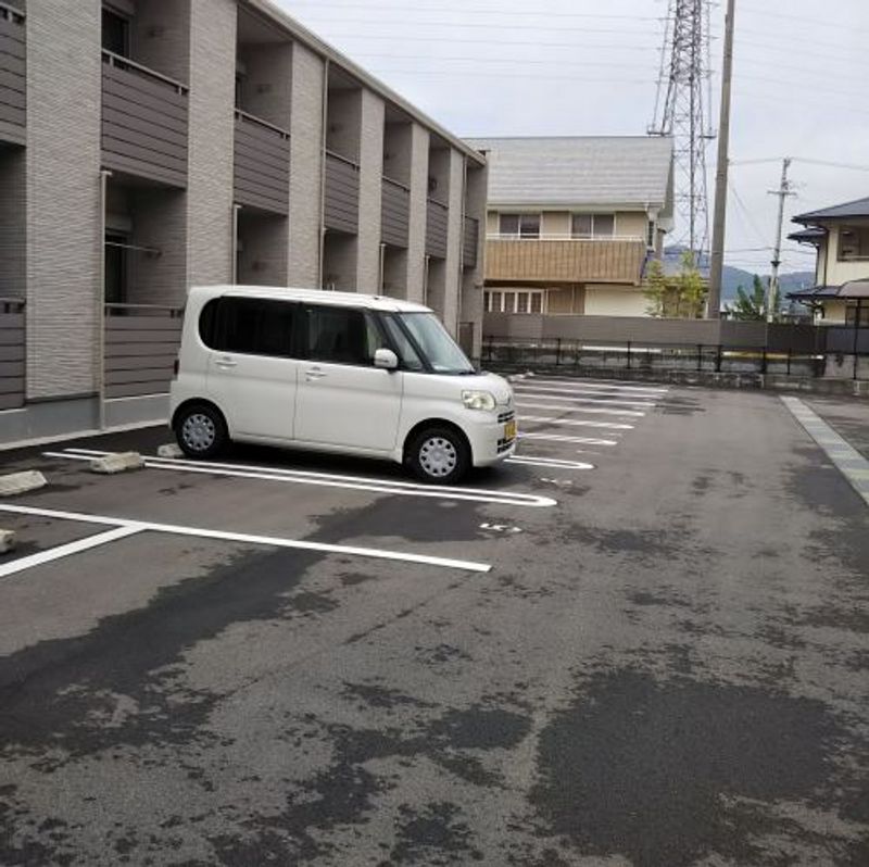 クレイノサンセーズ 駐車場