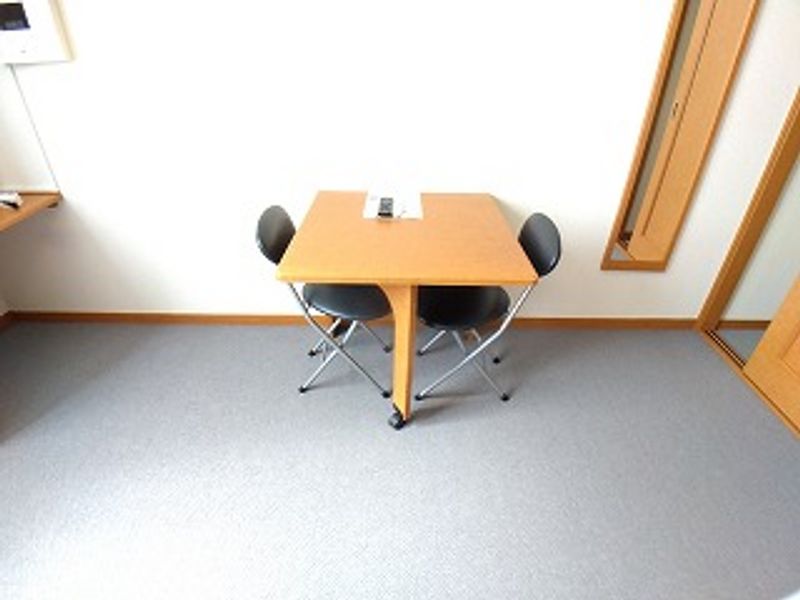 レオパレスフォレストビラ 居間