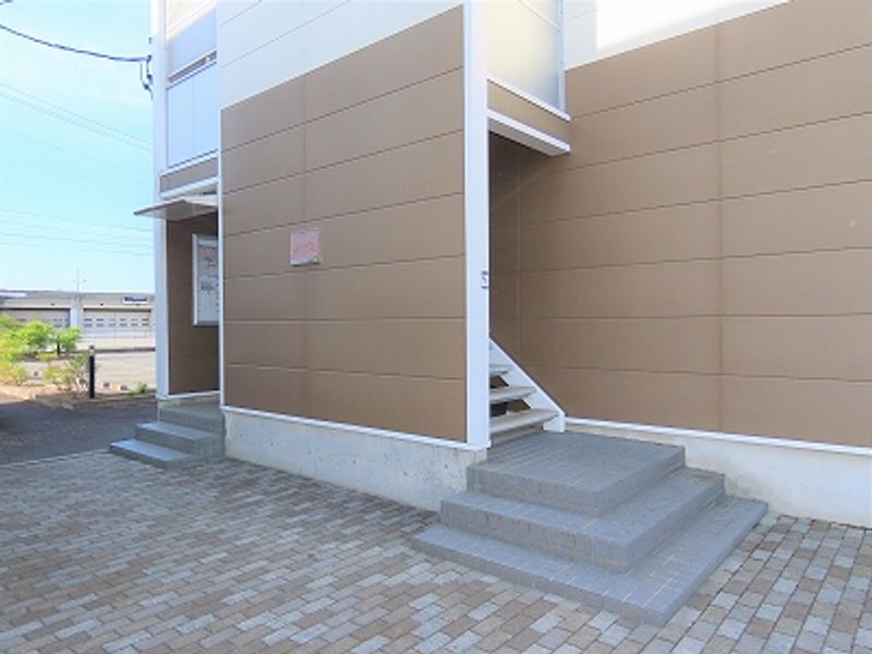 レオパレスサンクレスト エントランス