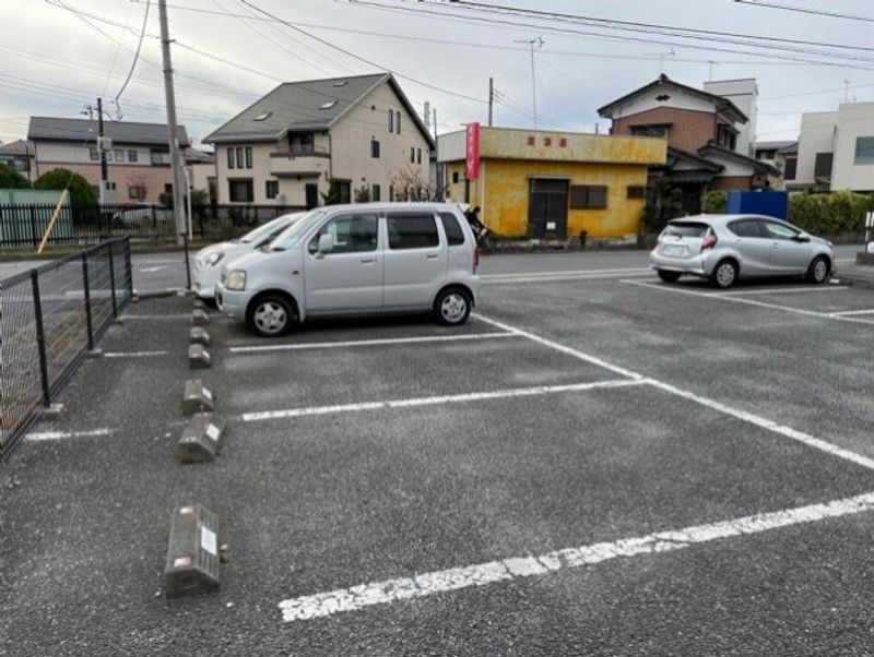 レオパレス艶 駐車場