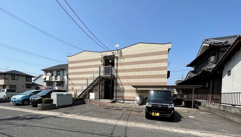 レオパレス東尾道 駐車場