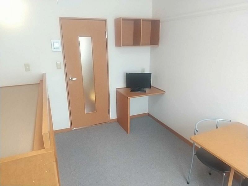 レオパレスウエストグリーンリバー 居間