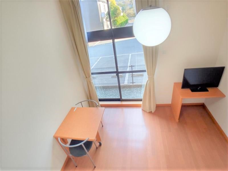 レオパレスルアンパバーン 居間
