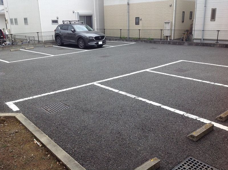 レオパレスサンフラワー 駐車場