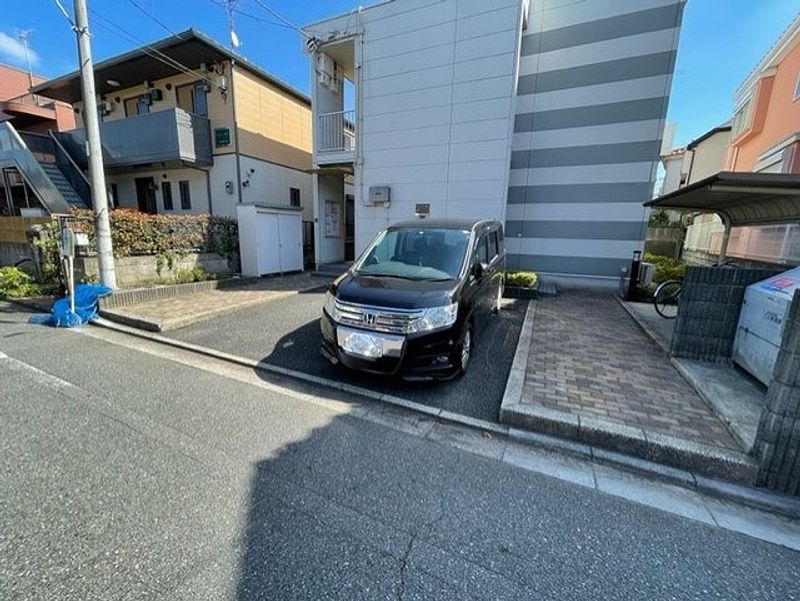 レオパレスワイズ 駐車場