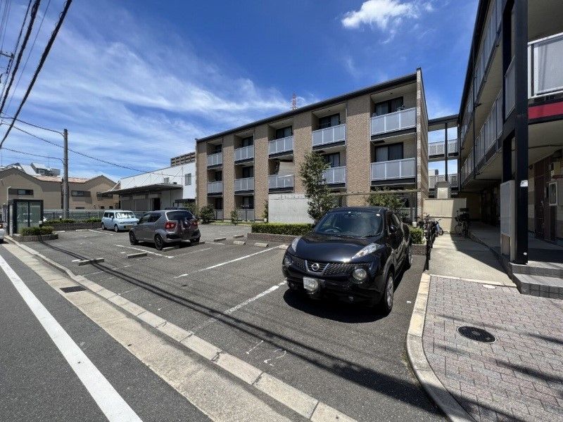 レオパレス島之内 駐車場