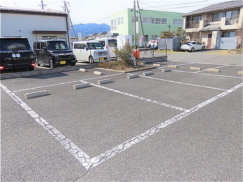 レオパレスボン　ボヤージュ 駐車場