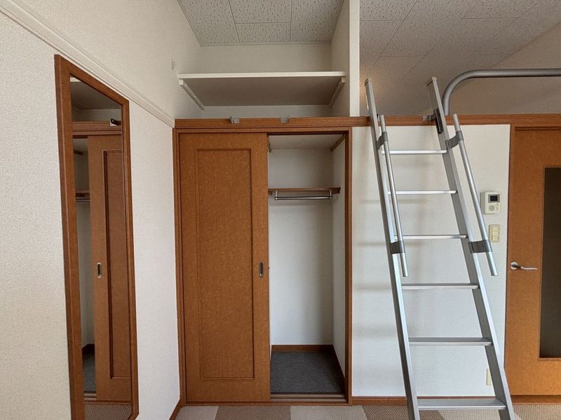 レオパレスセリバテール仁川 収納