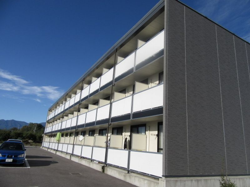レオパレスサンテル 玄関