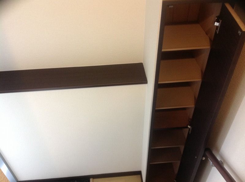 レオネクスト小泉 玄関