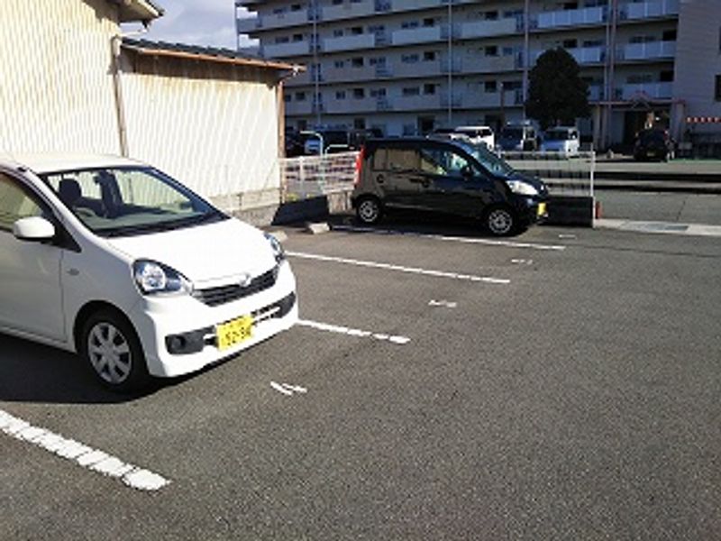 レオネクストベルニナ 駐車場