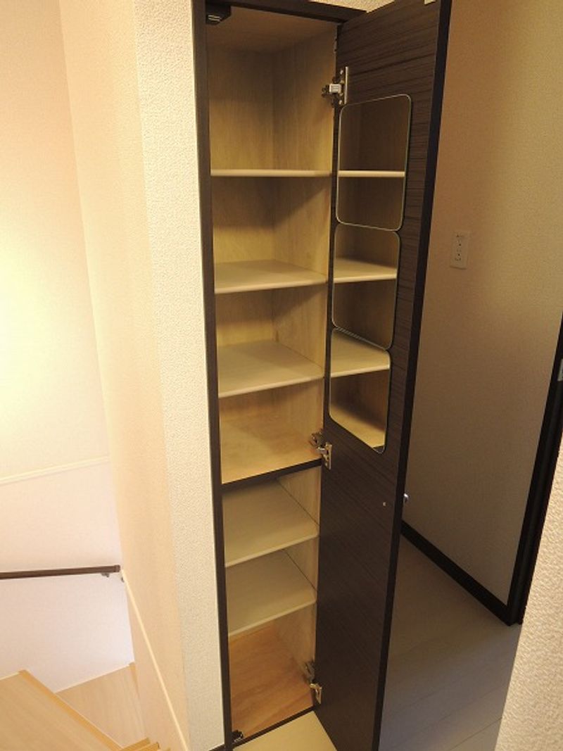 LEONEXT First Lich Lối vào