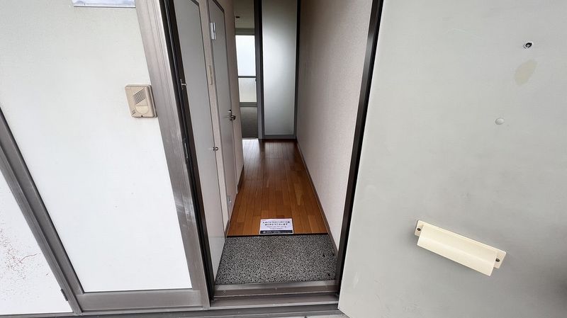 レオパレスサンライズマンション近見町 玄関