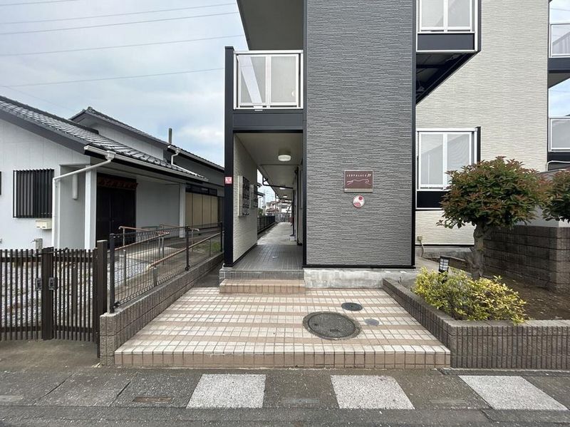 レオパレスエリーズ エントランス
