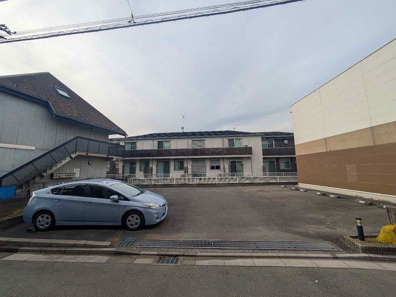 レオパレスベンデュール 駐車場