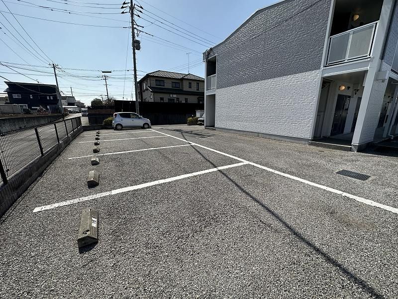 レオパレスクレインベール 駐車場