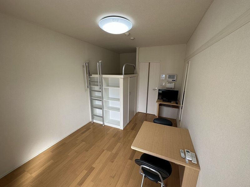 レオパレス竹松 居間