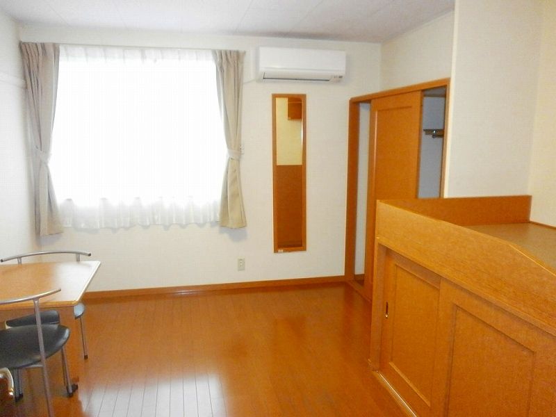 レオパレスフロレスタ 居間