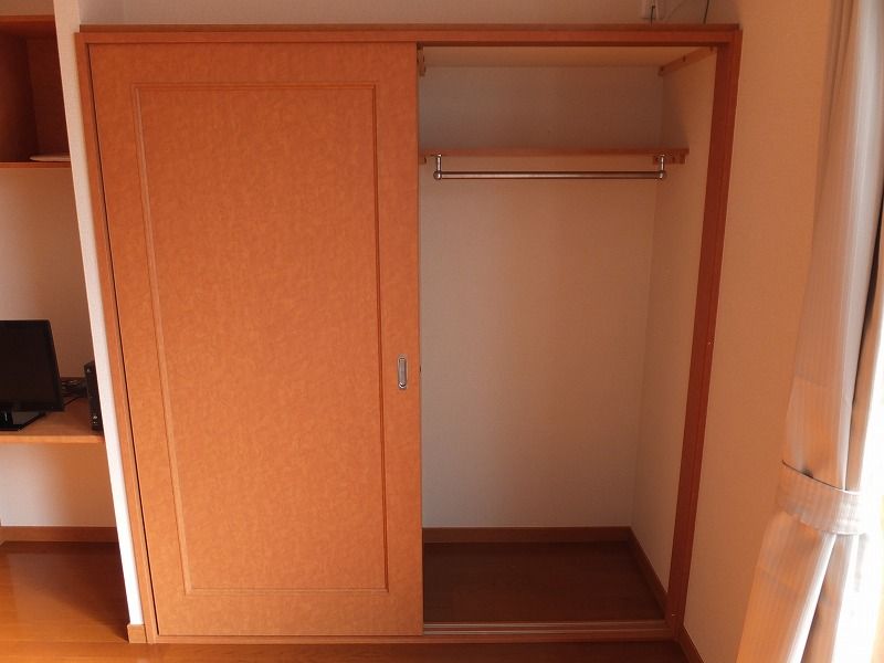 レオパレスクレベール 収納