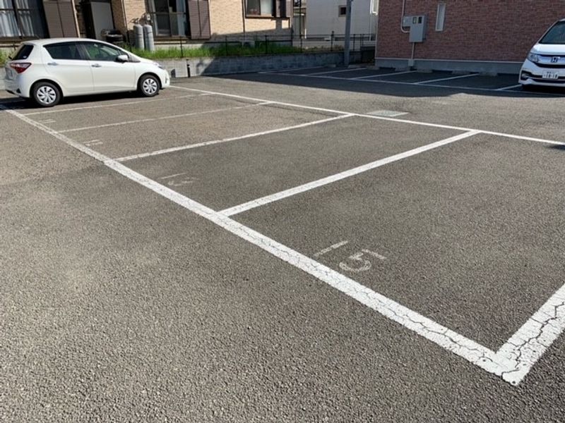 レオネクストムーンヒルズ 駐車場