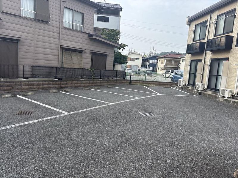 レオパレス和 駐車場