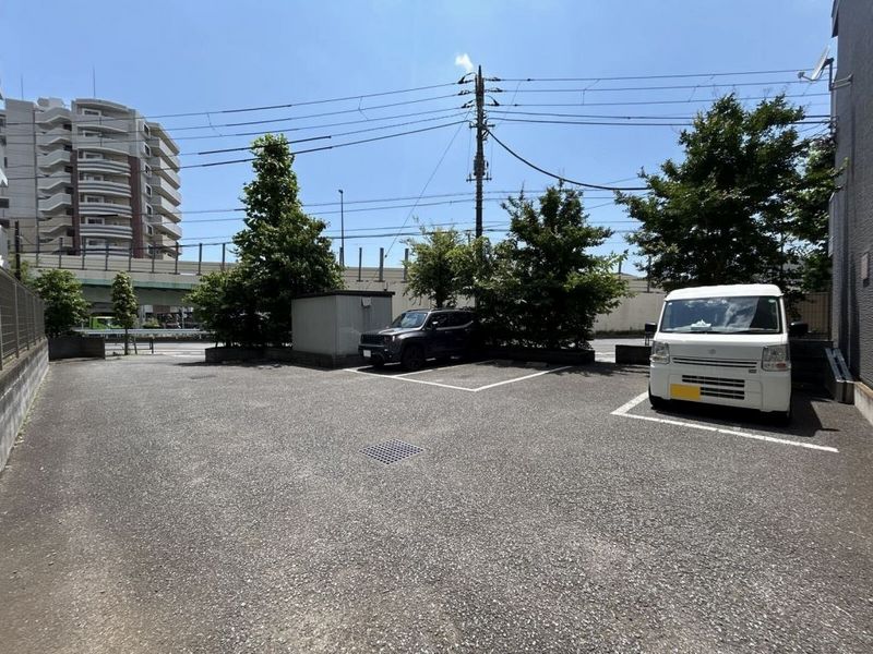 レオパレスウィステリア神田 駐車場