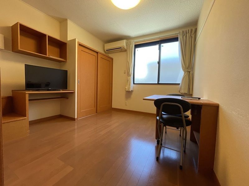 レオパレスＫＳＰＩＲＩＴ葵 居間
