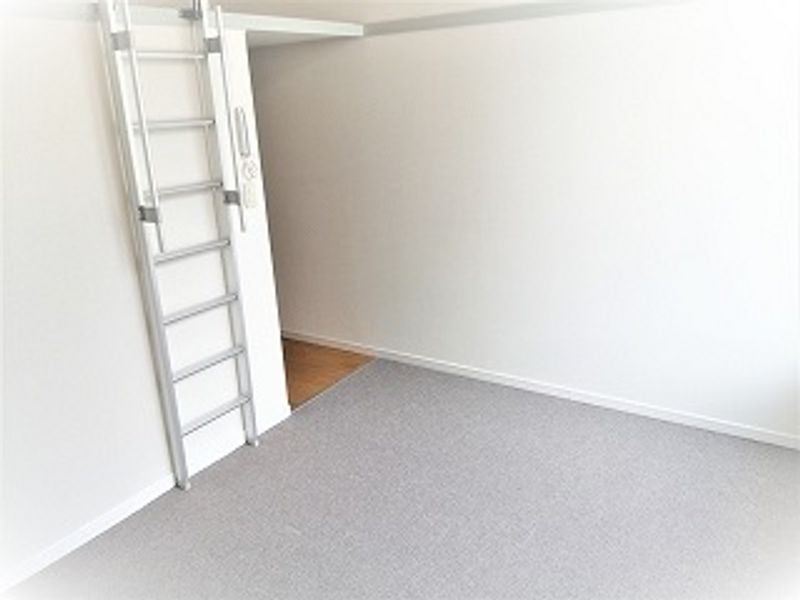 レオパレス渚 居間