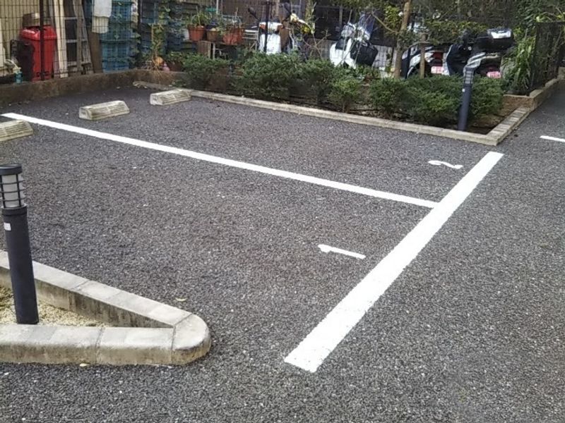 レオパレスヴェルデ古曽部 駐車場
