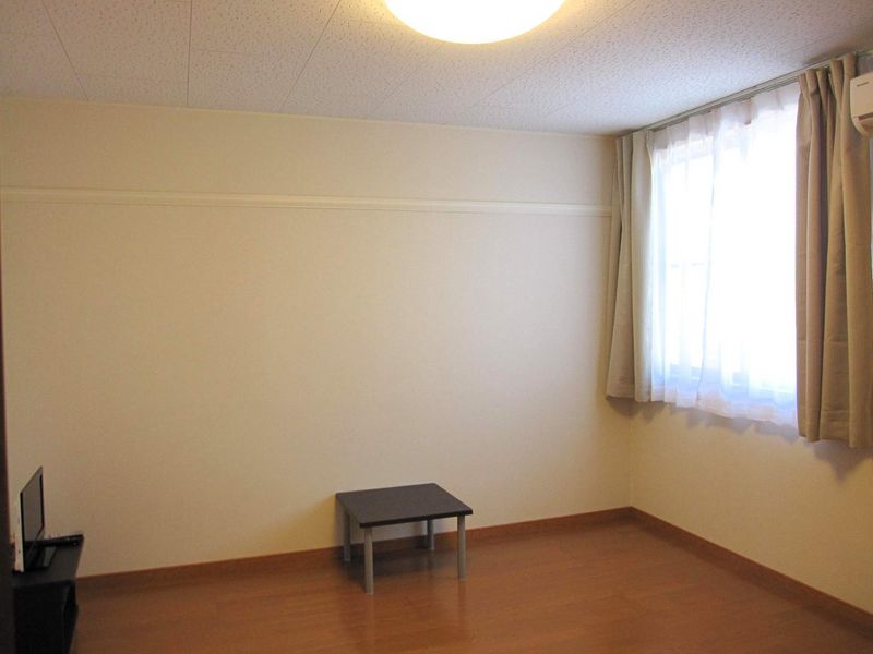 レオパレス石田森南 居間