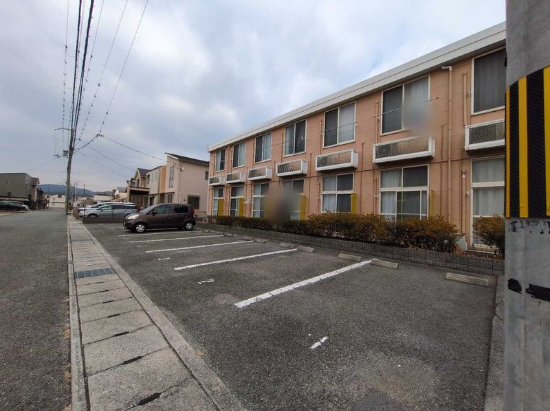 レオパレスグランサン 駐車場