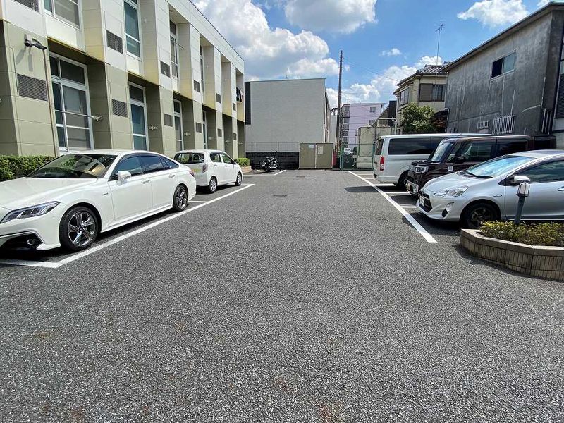 レオパレスペイサージュ 駐車場