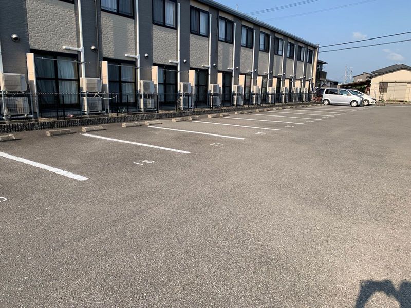 レオパレスＳ＆Ｆ 駐車場