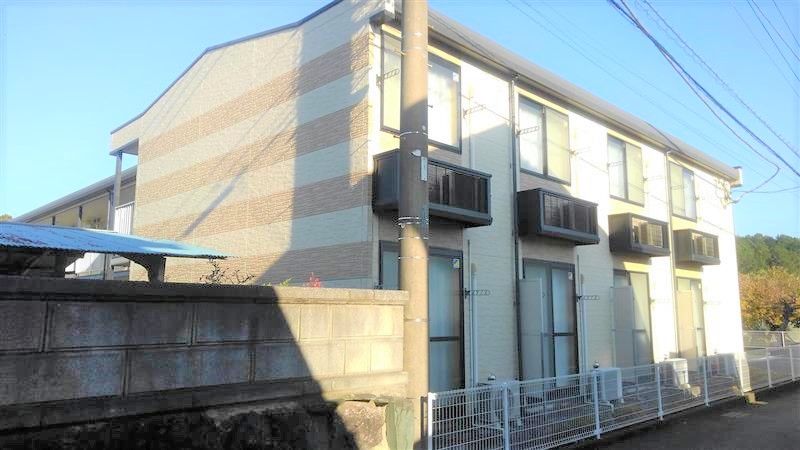 レオパレスつばさ 外観